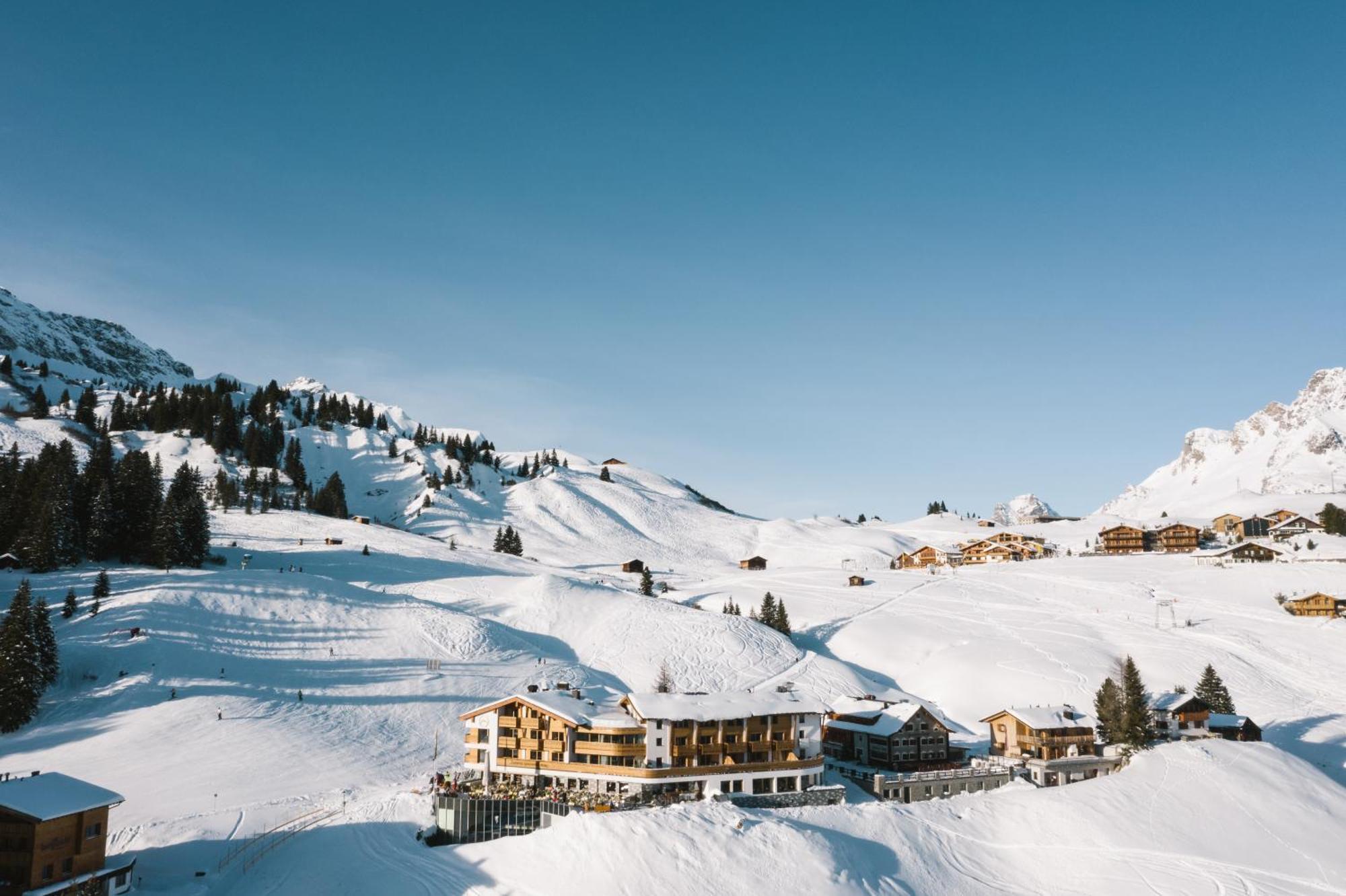 Hotel Goldener Berg Lech am Arlberg Exterior photo